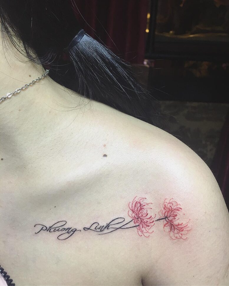 Xăm hoa bỉ ngạn ở chân